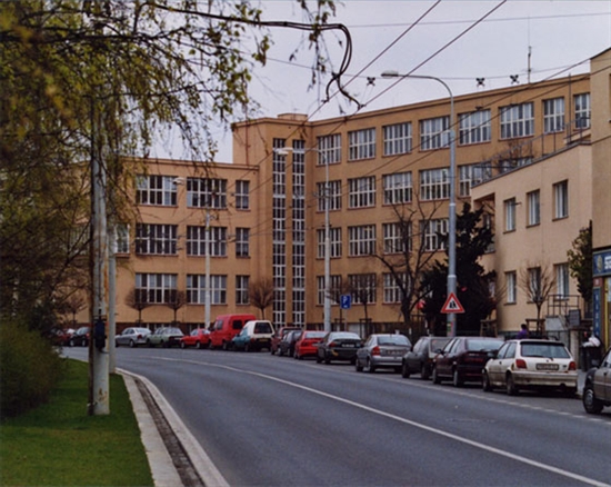 Gymnázium Luďka Pika