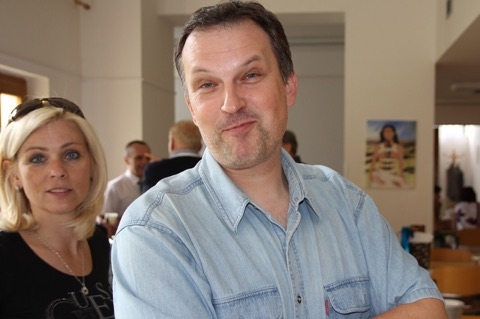 přihrávky dozadu. Nevim Gregič